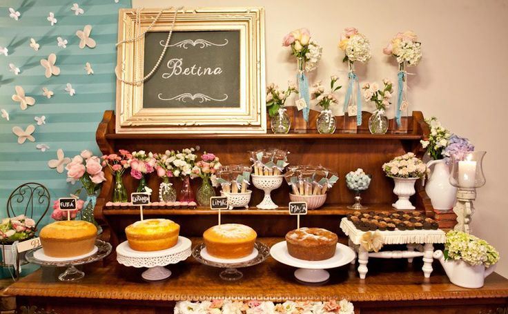 Os bolos caseiros e uma mesa rústica são ótimos para os chás de cozinha (Foto: Reprodução)